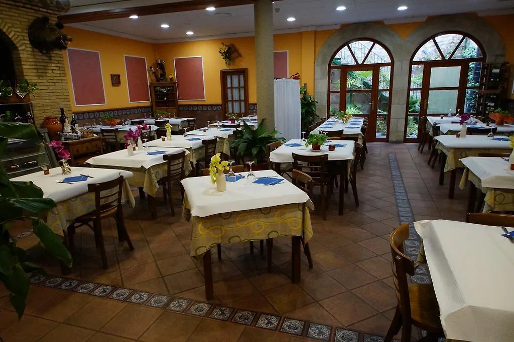 Hostal Restaurante El Surtidor-1